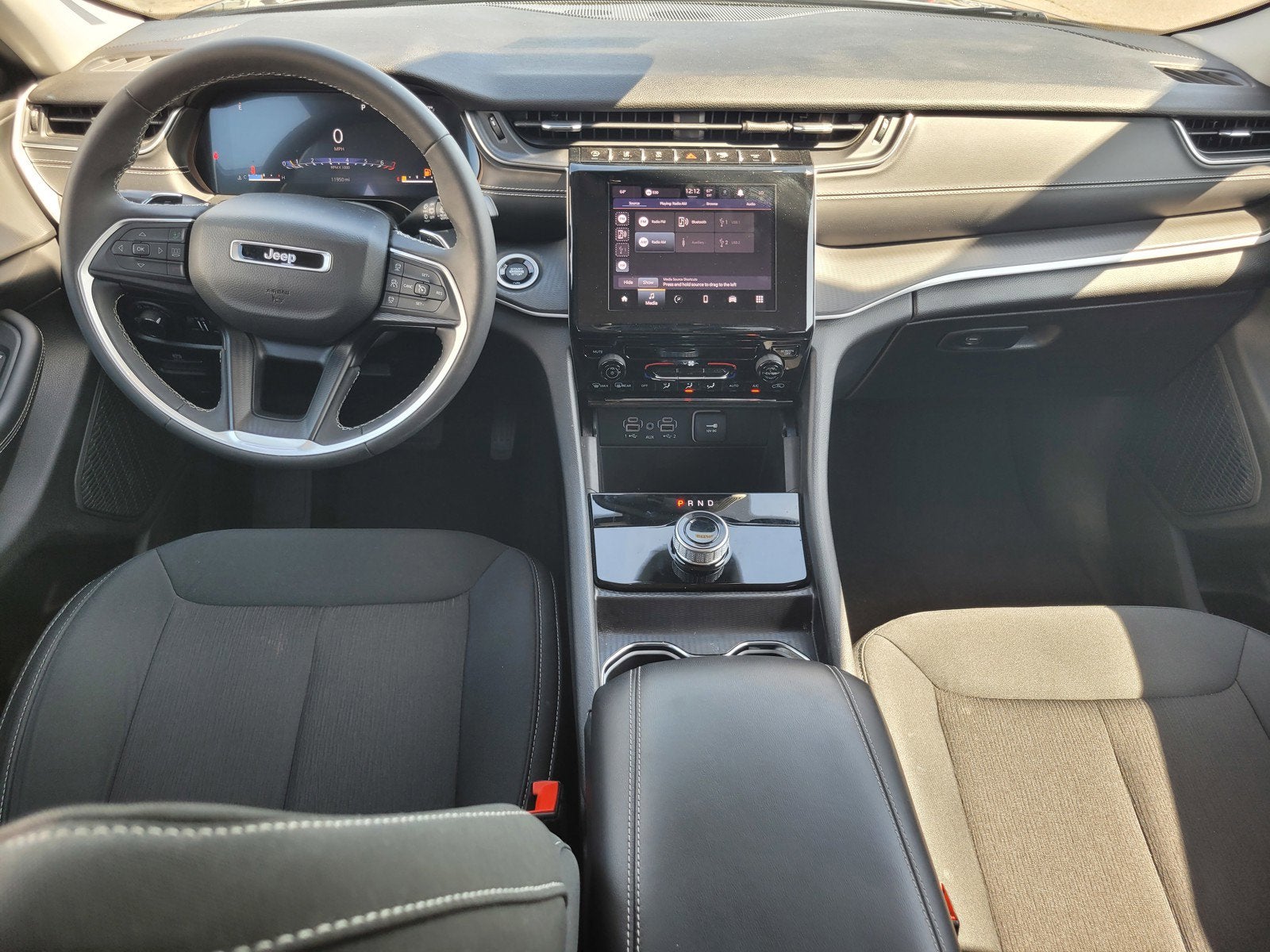 2024 Jeep GRAND CHEROKEE LAREDO