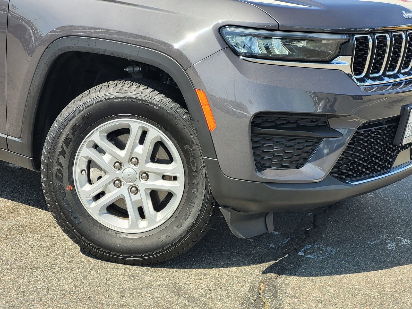 2024 Jeep GRAND CHEROKEE LAREDO