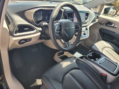 2024 Chrysler PACIFICA HYBRID SELECT