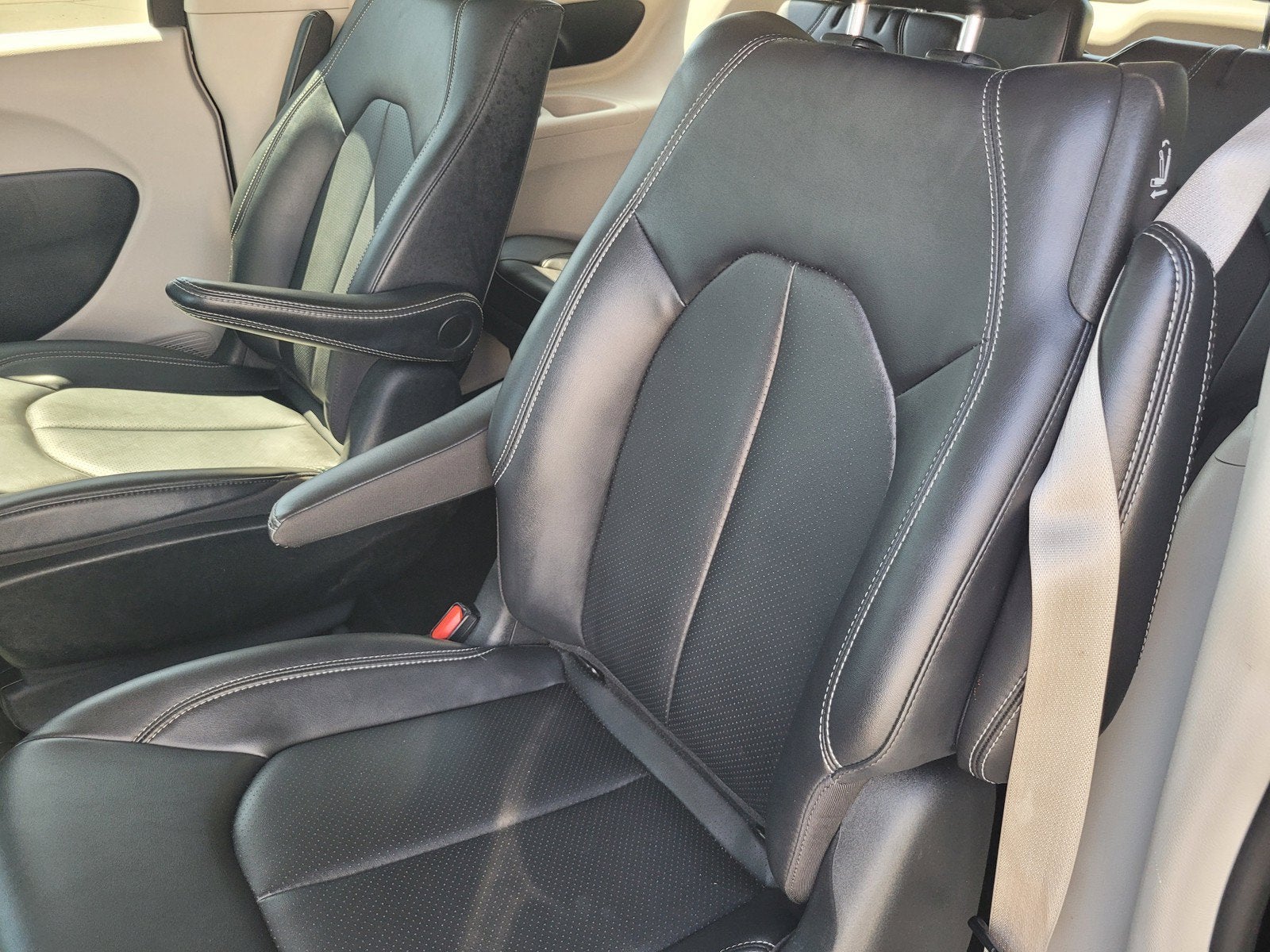 2024 Chrysler PACIFICA HYBRID SELECT