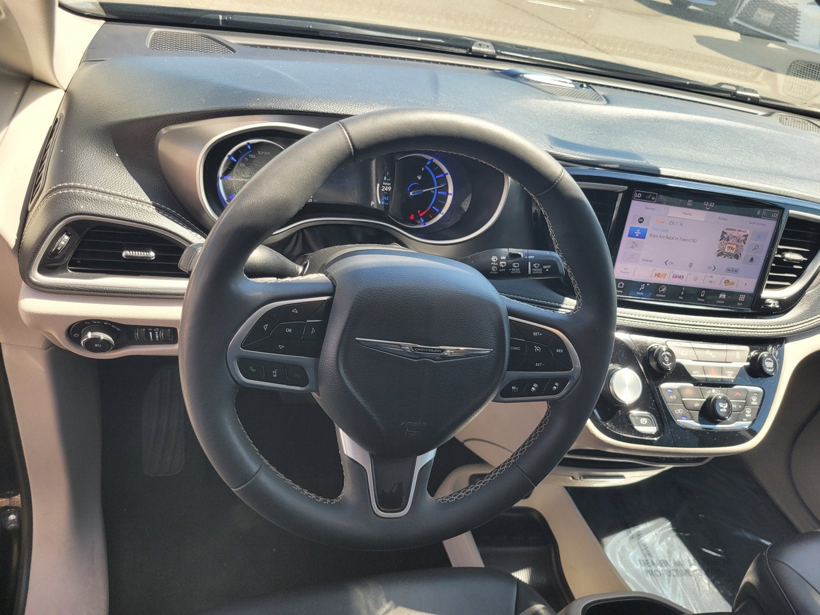 2024 Chrysler PACIFICA HYBRID SELECT