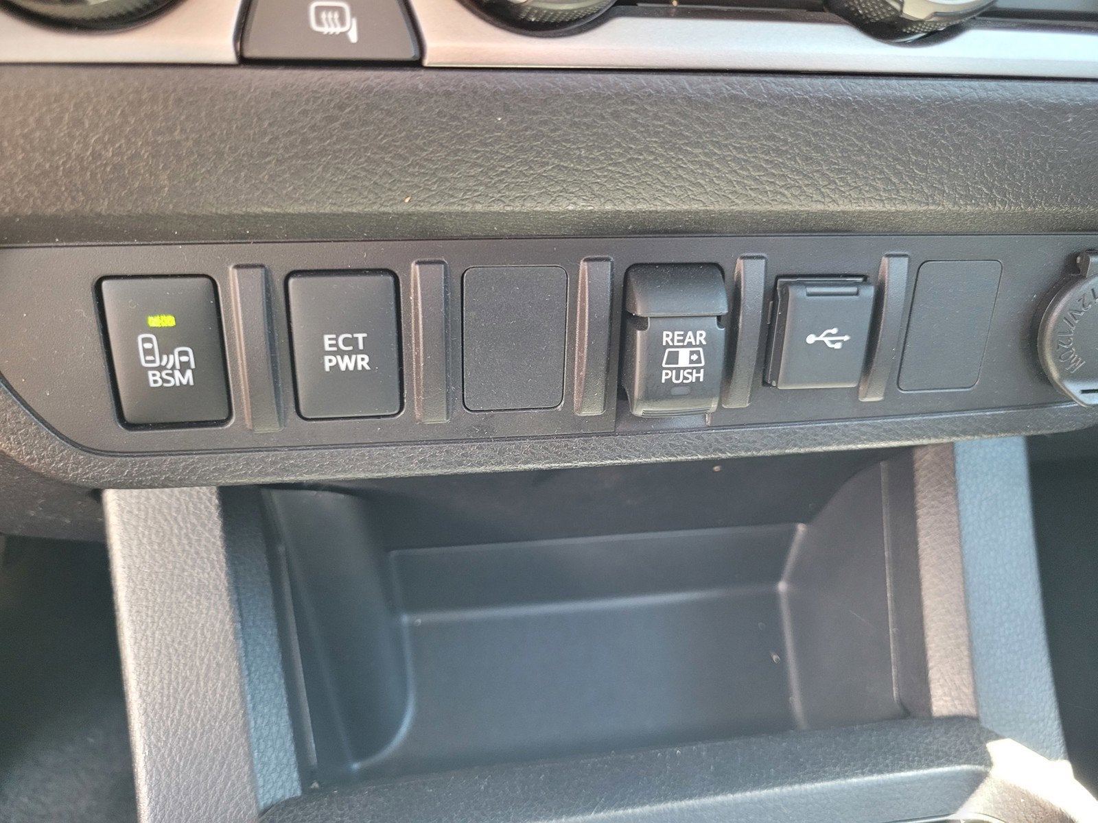 2021 Toyota TACOMA 4WD SR5