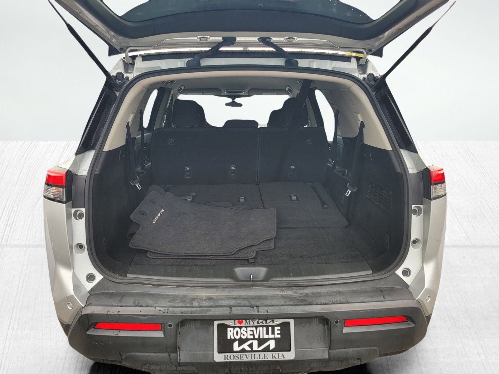 2023 Nissan PATHFINDER S