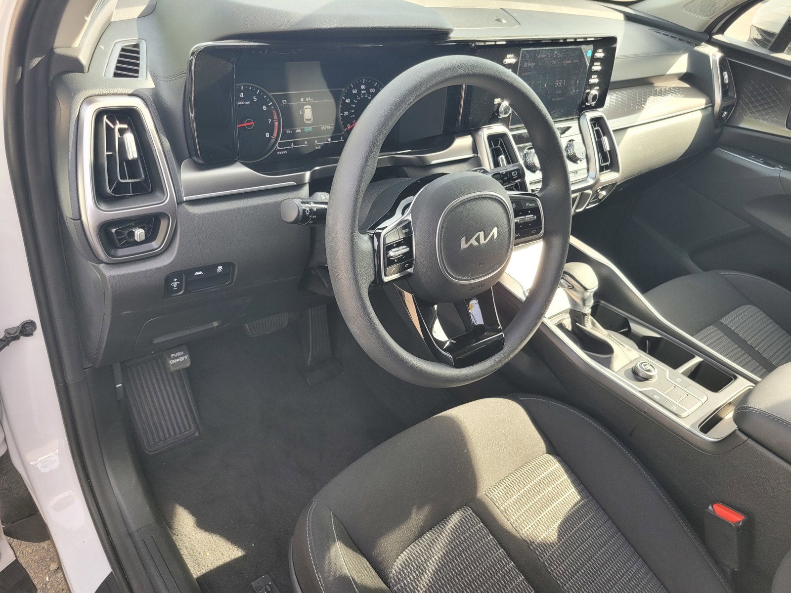 2023 Kia SORENTO LX