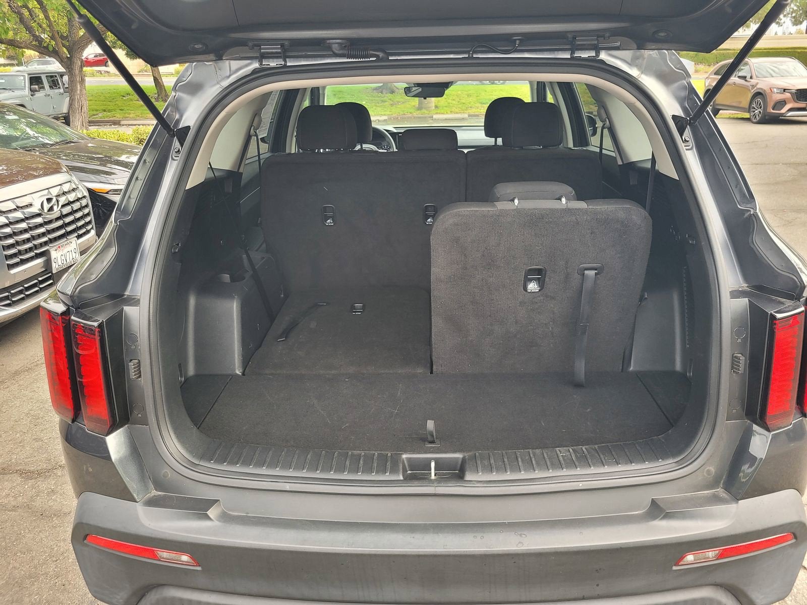 2023 Kia SORENTO LX
