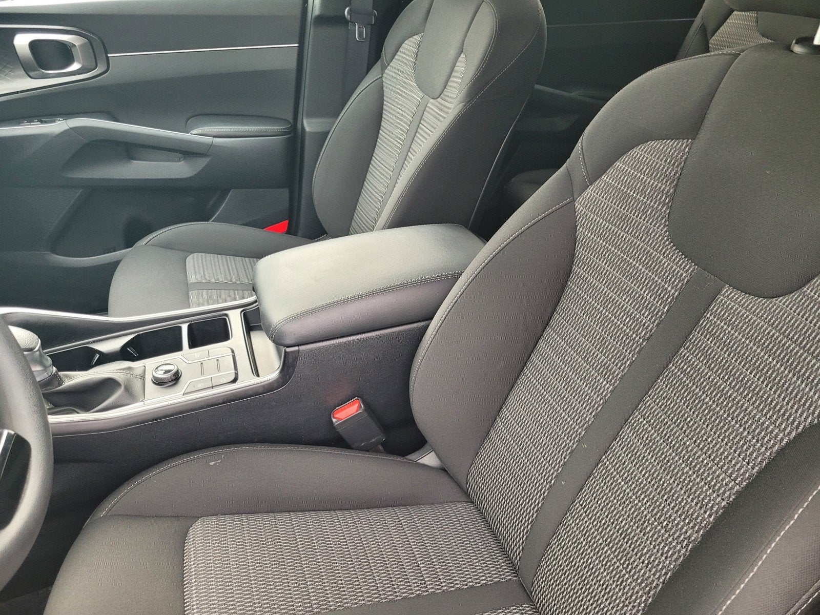 2023 Kia SORENTO LX