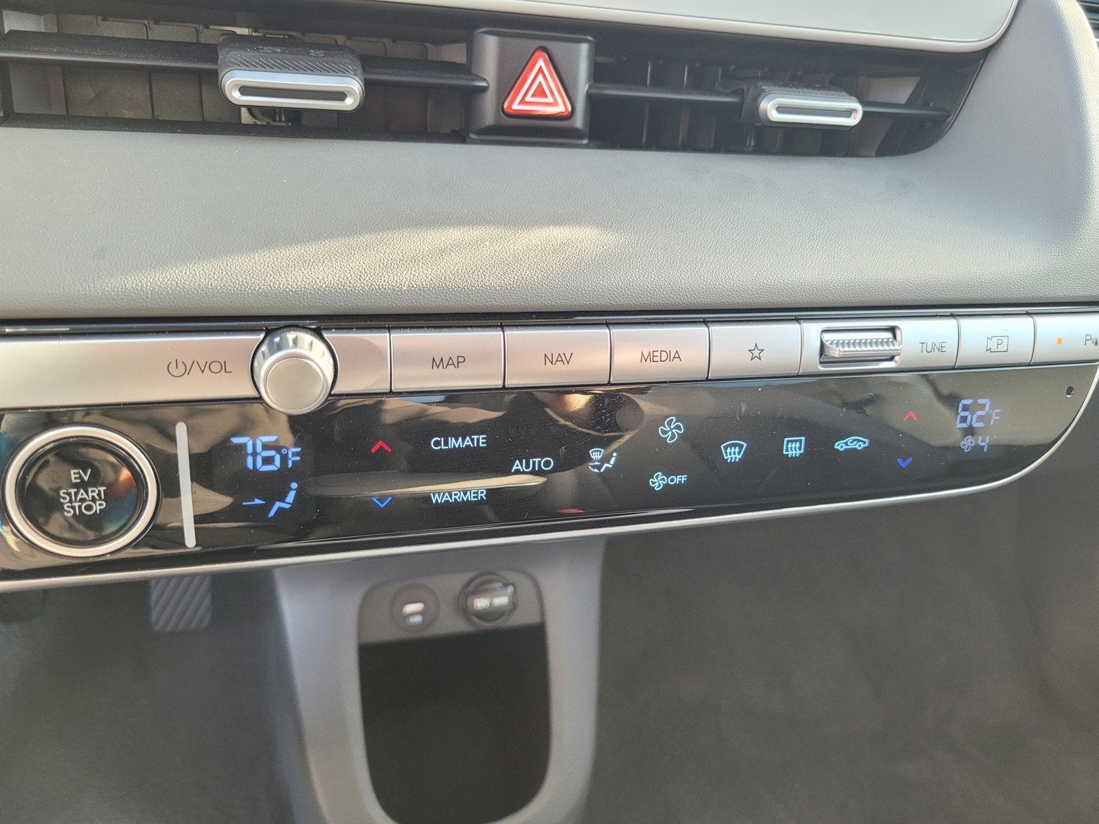 2024 Hyundai IONIQ 5 SE STANDARD RANGE