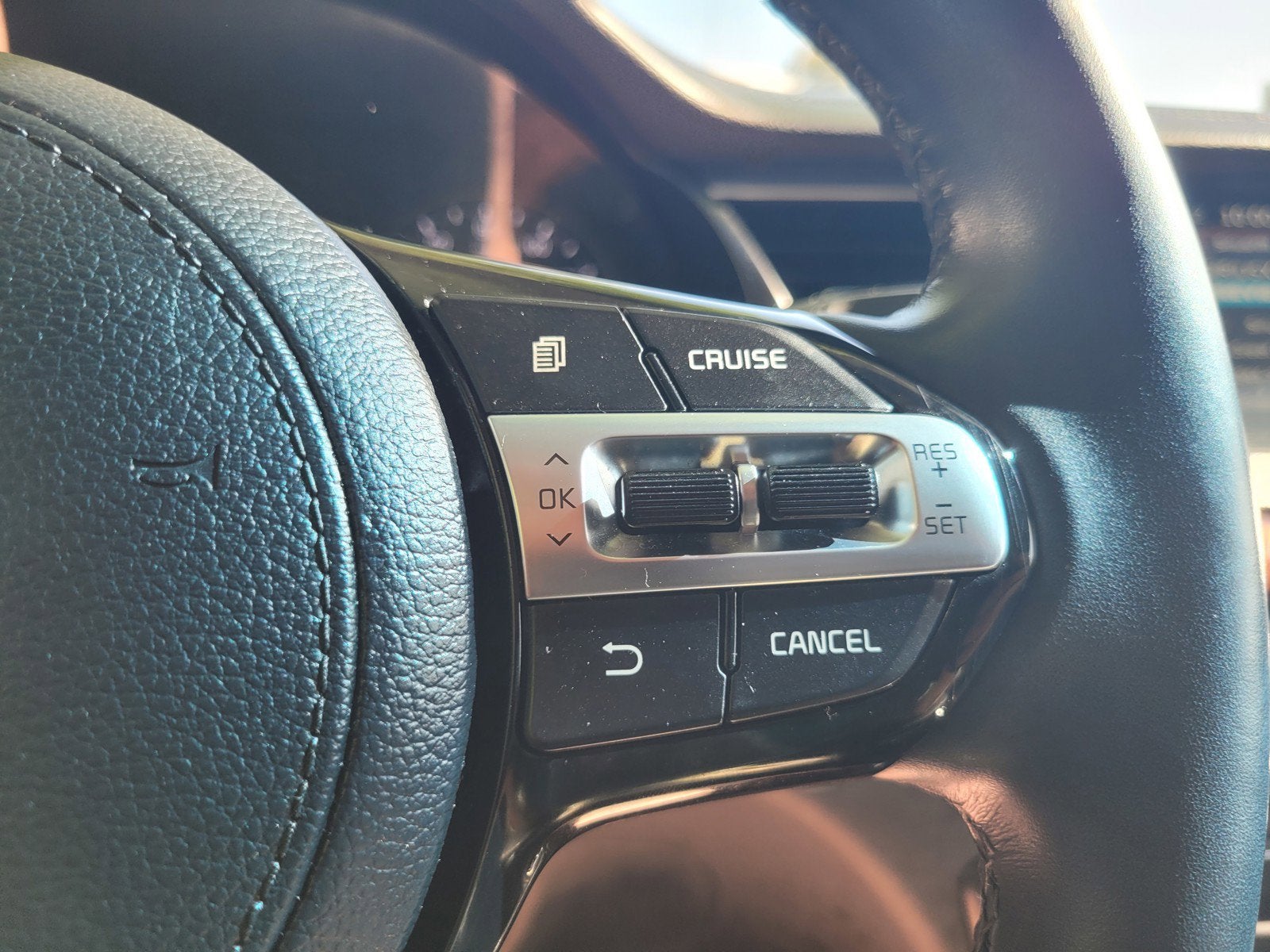 2017 Kia CADENZA PREMIUM