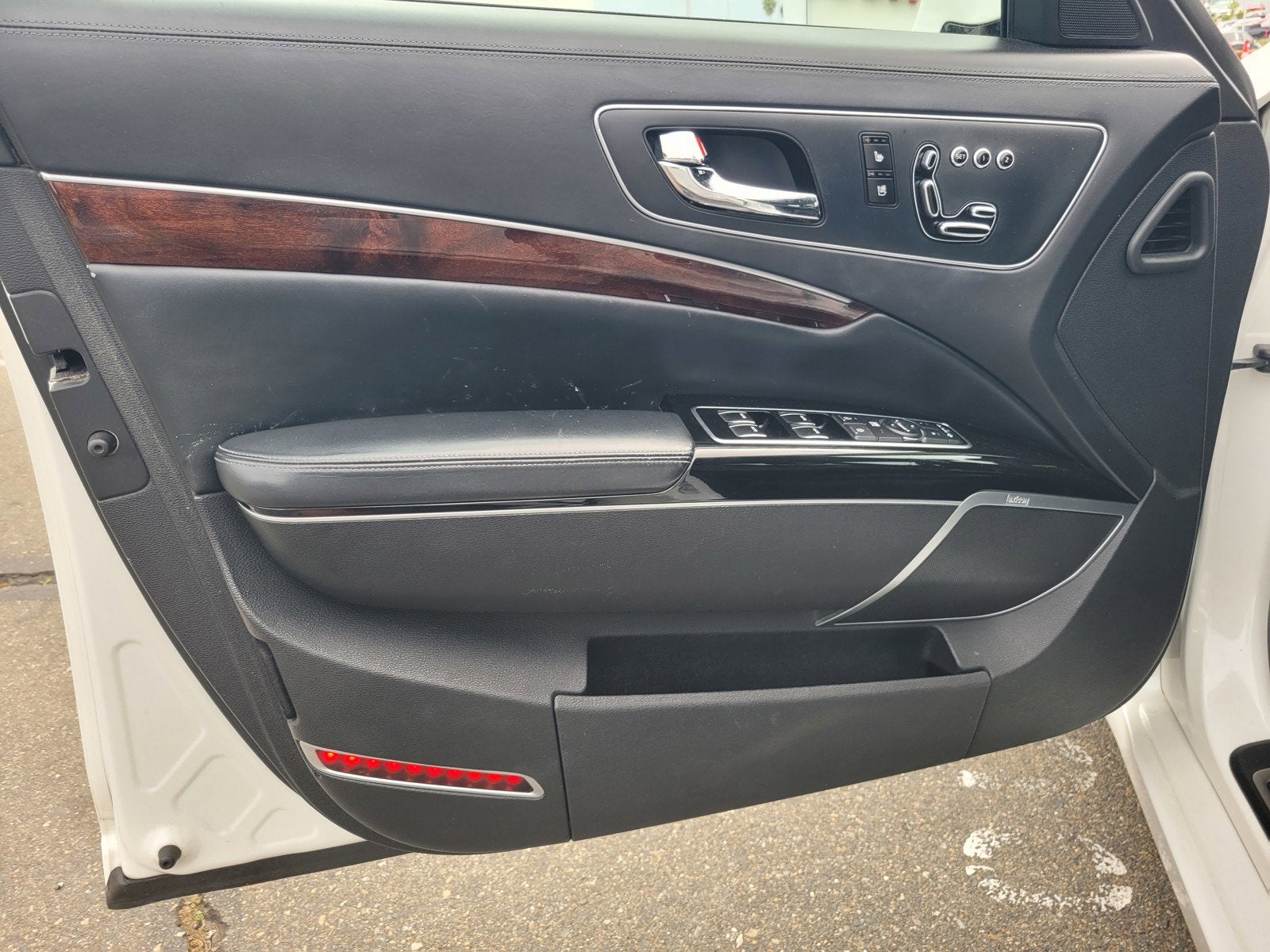 2016 Kia K900 LUXURY