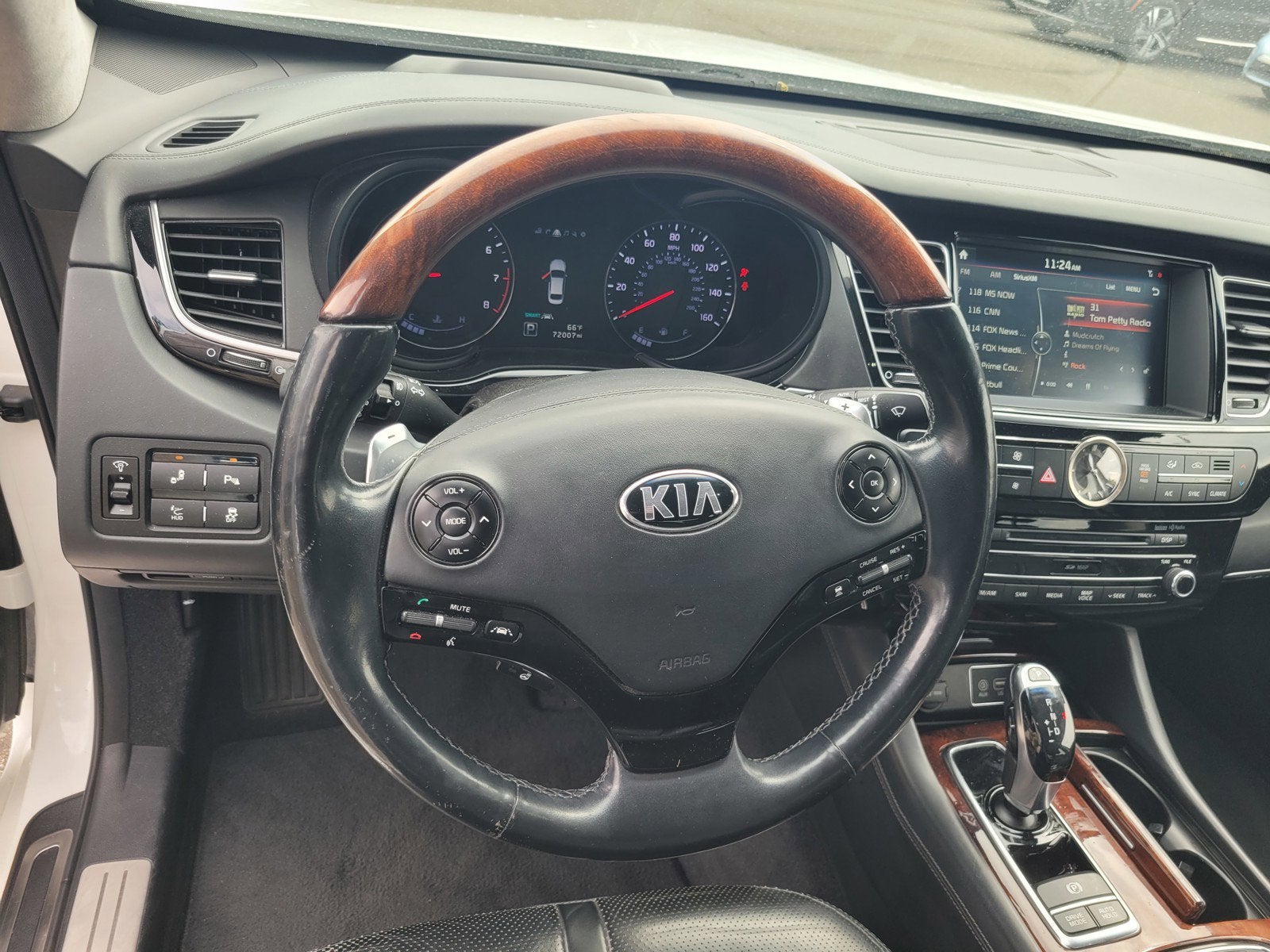 2016 Kia K900 LUXURY