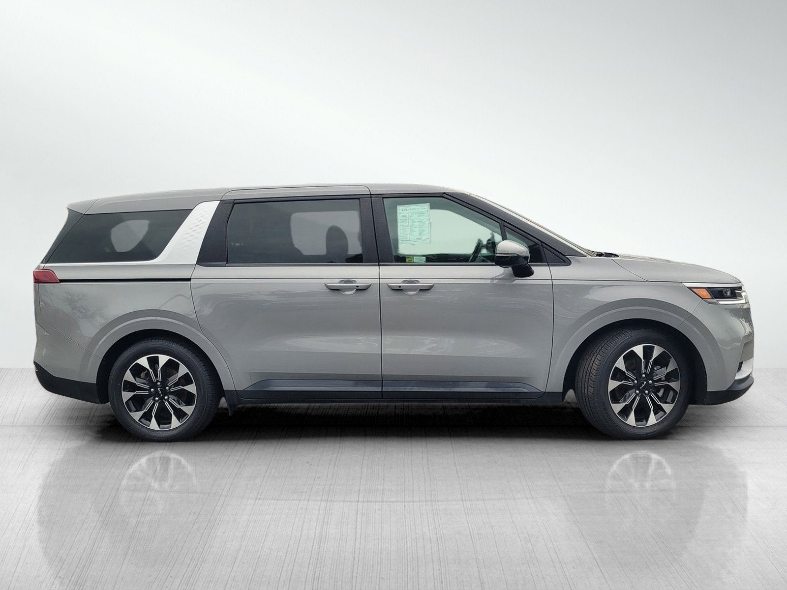 2024 Kia CARNIVAL EX