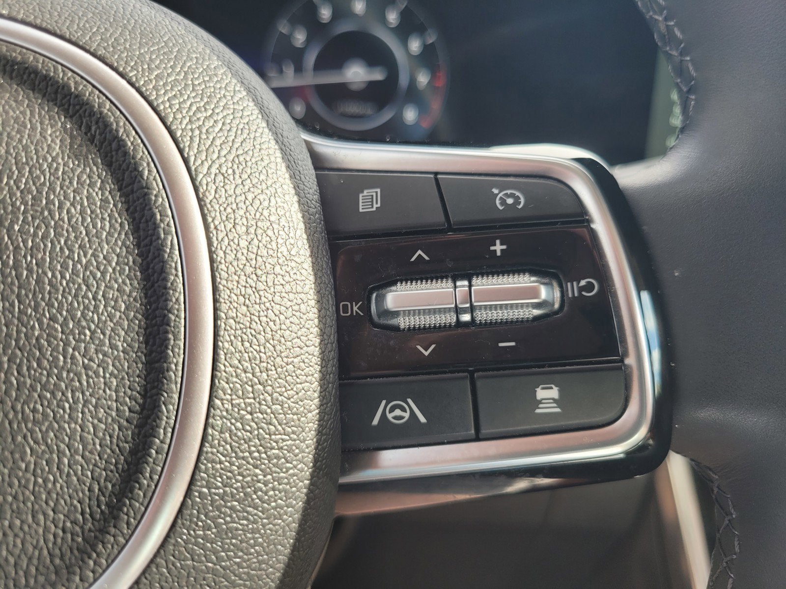 2024 Kia CARNIVAL SX