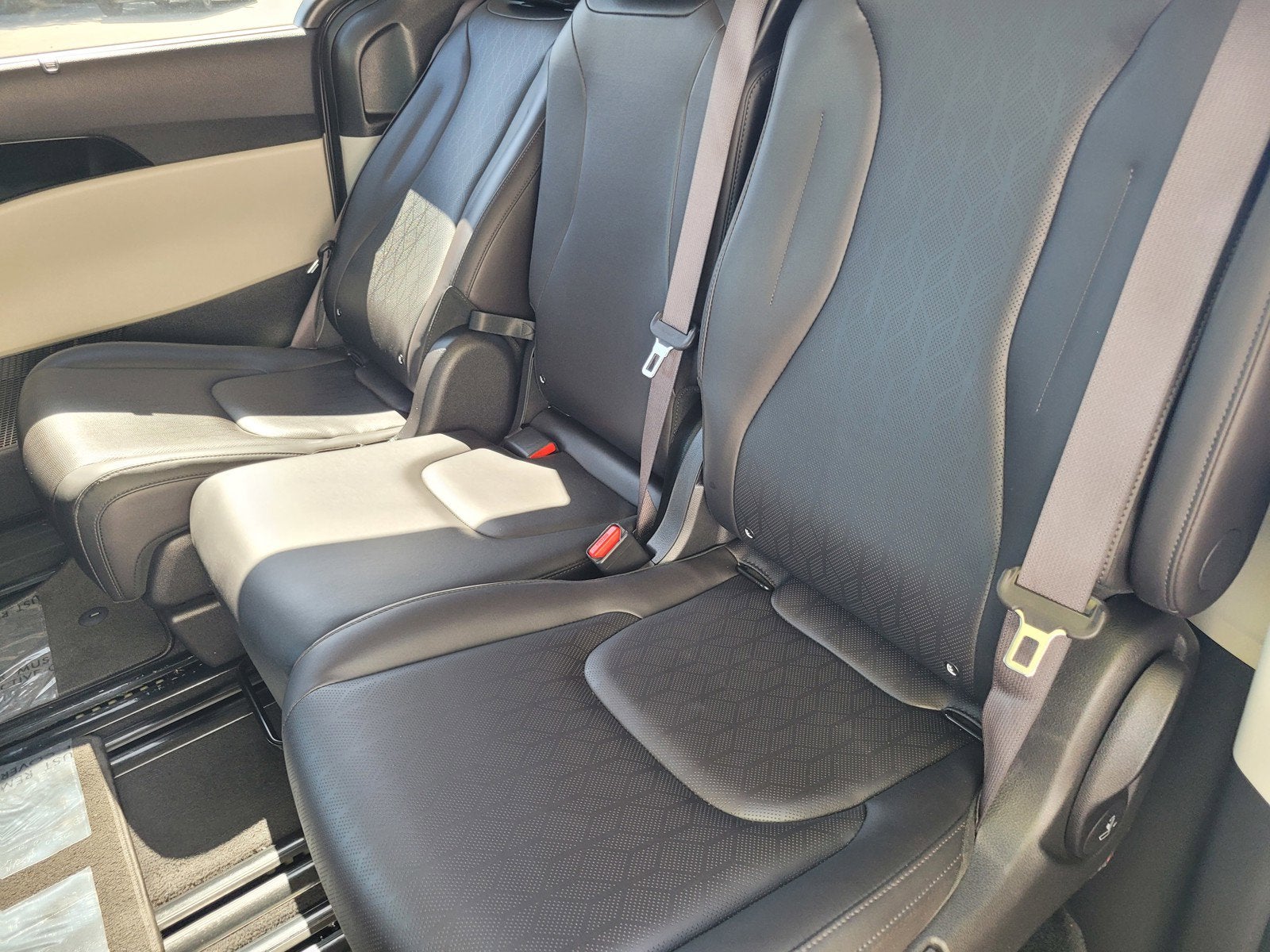 2024 Kia CARNIVAL SX