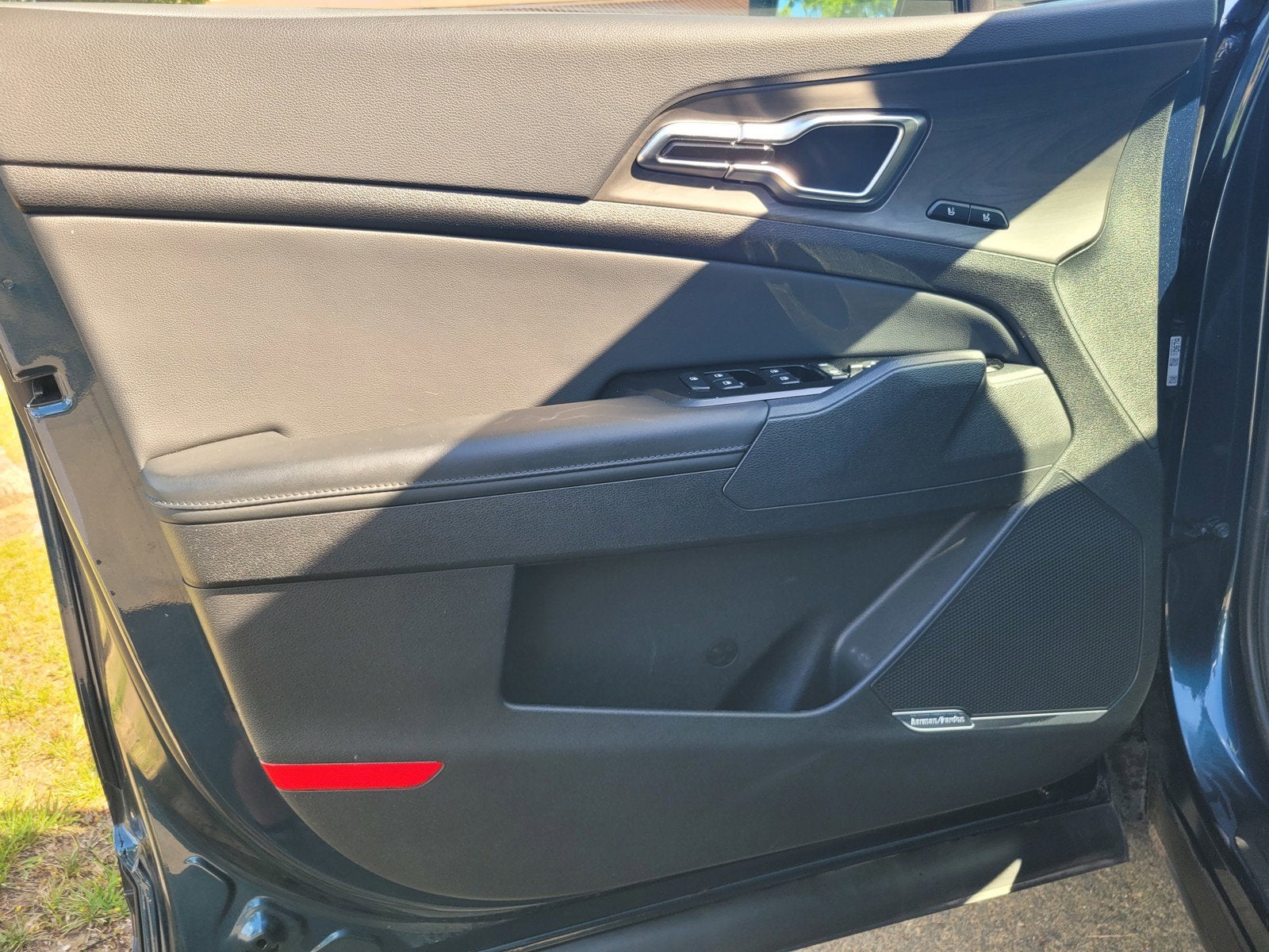 2024 Kia SPORTAGE PLUG-IN HYBRID X-LINE PRESTIGE