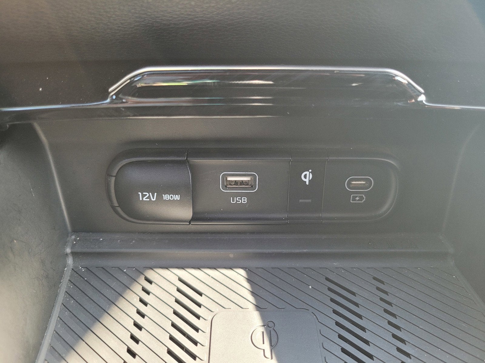 2024 Kia SPORTAGE PLUG-IN HYBRID X-LINE PRESTIGE